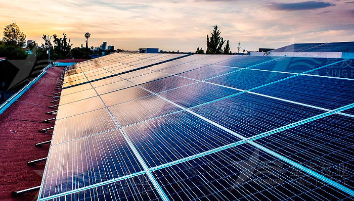 光伏屋面瓦自清潔性能強，防水功能優(yōu)異，簡直是一舉多得！