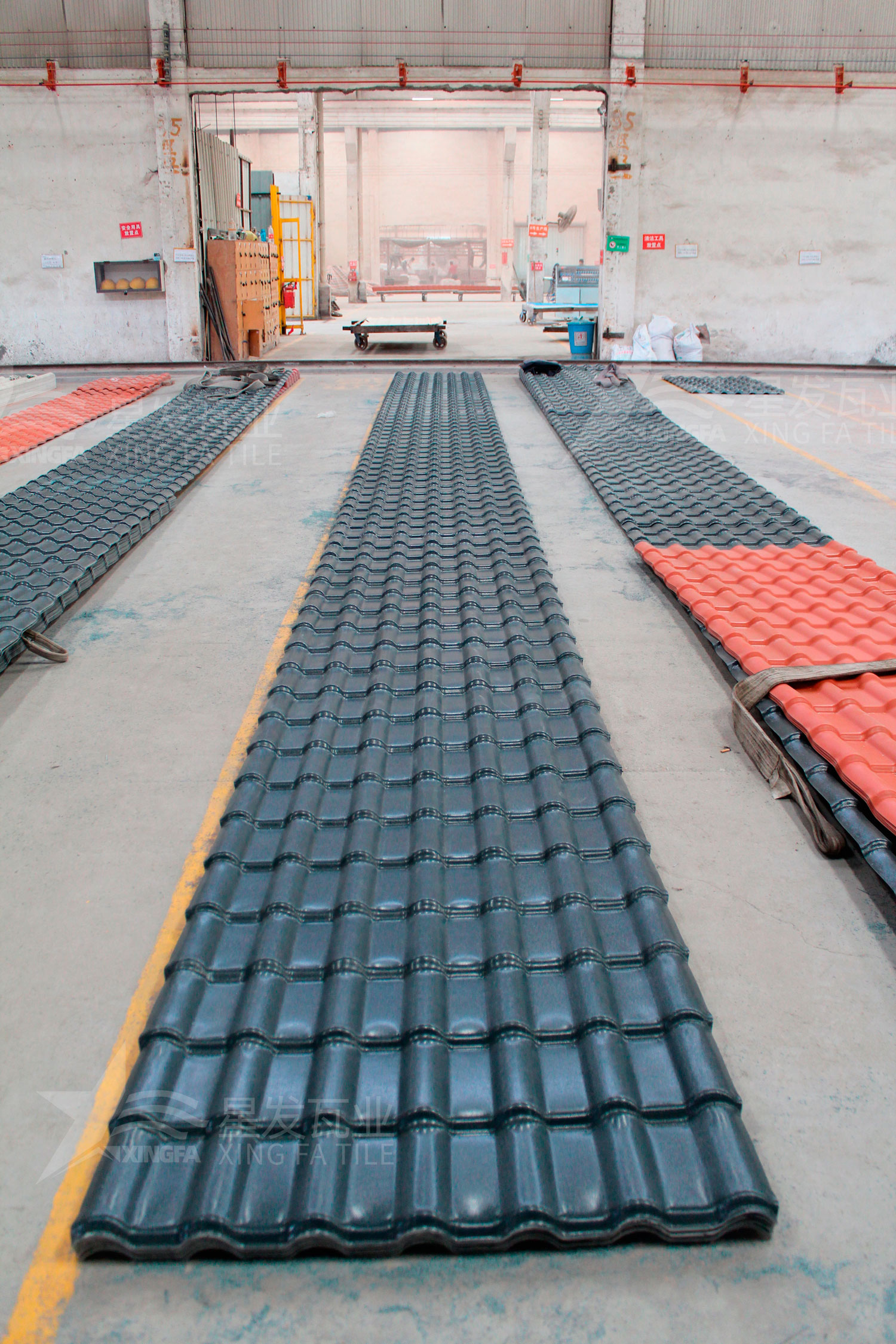 樹脂瓦白底和灰底哪個(gè)好？白底和灰底在質(zhì)量、價(jià)格上有啥區(qū)別？