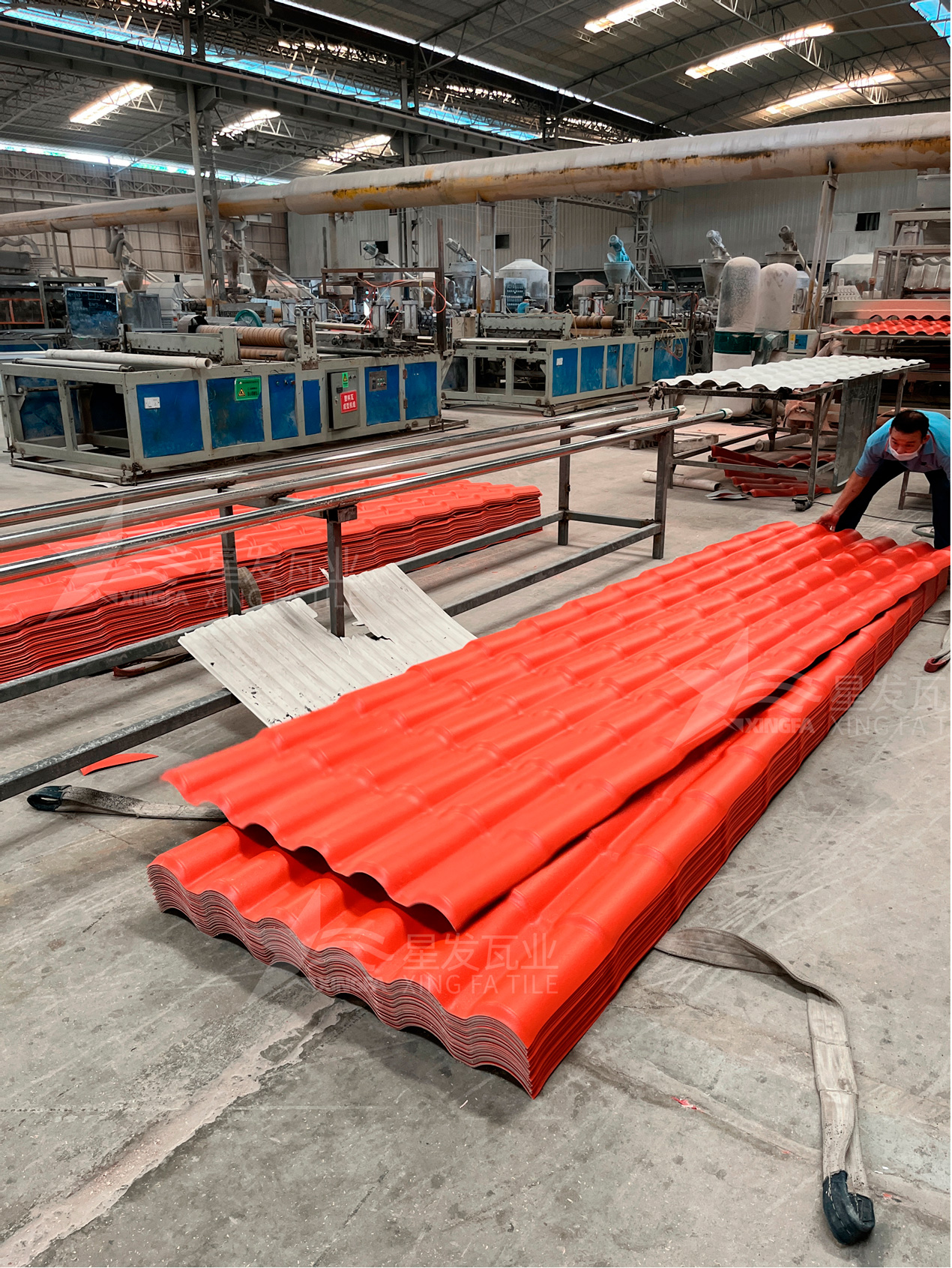 在選擇樹脂瓦廠家，一定要考察的3個因素？輕松買到優(yōu)質(zhì)的樹脂瓦！