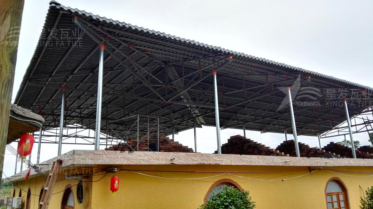 “鋼結(jié)構(gòu)+合成樹脂瓦”屋面建筑體系已被普遍應用，促進行業(yè)發(fā)展