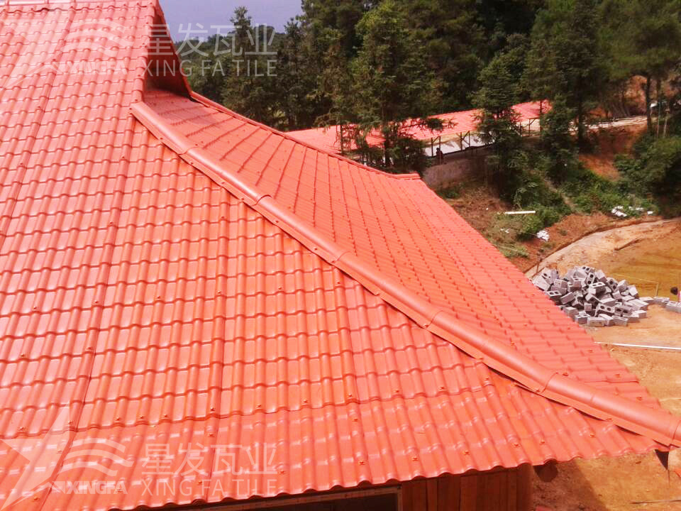 潮濕天氣不是問題！樹脂瓦輕松應(yīng)對(duì)挑戰(zhàn)！